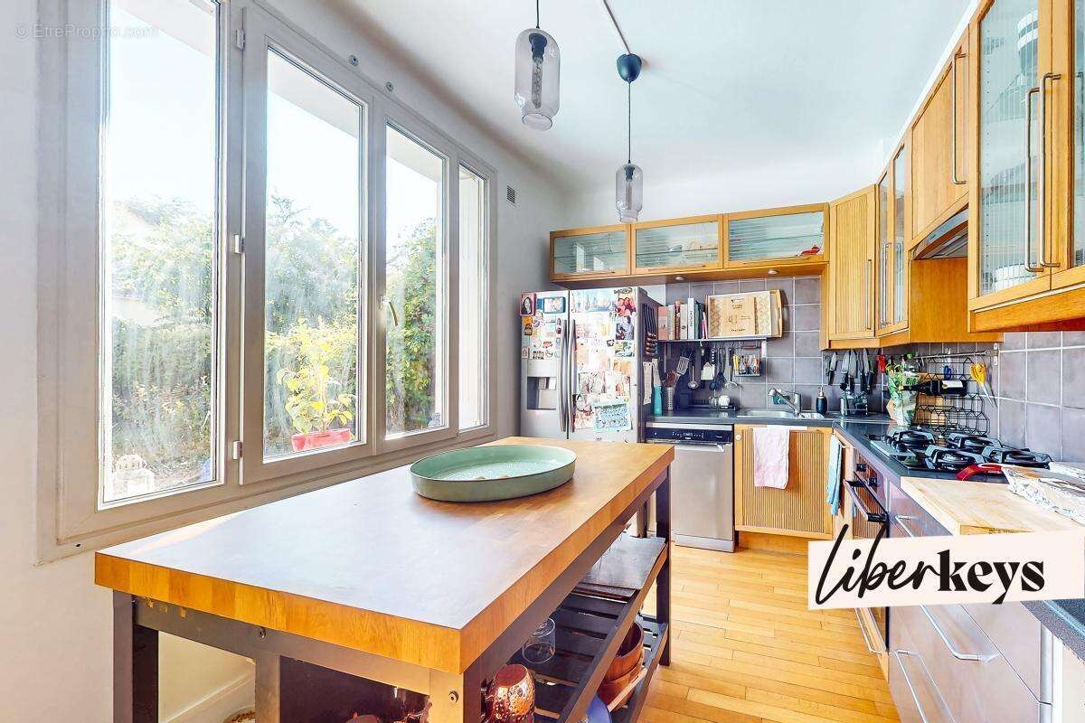Maison 127m² avec piscine, jardin, terrasse, sous-sol et double parking à Gagny - photo 4