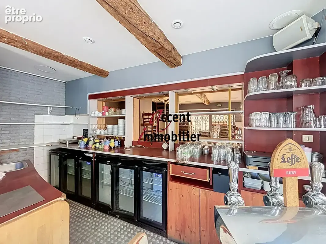 À vendre - Murs et fonds de commerce -Café / Bar avec terrasse au coeur de Cavaillon - photo 2