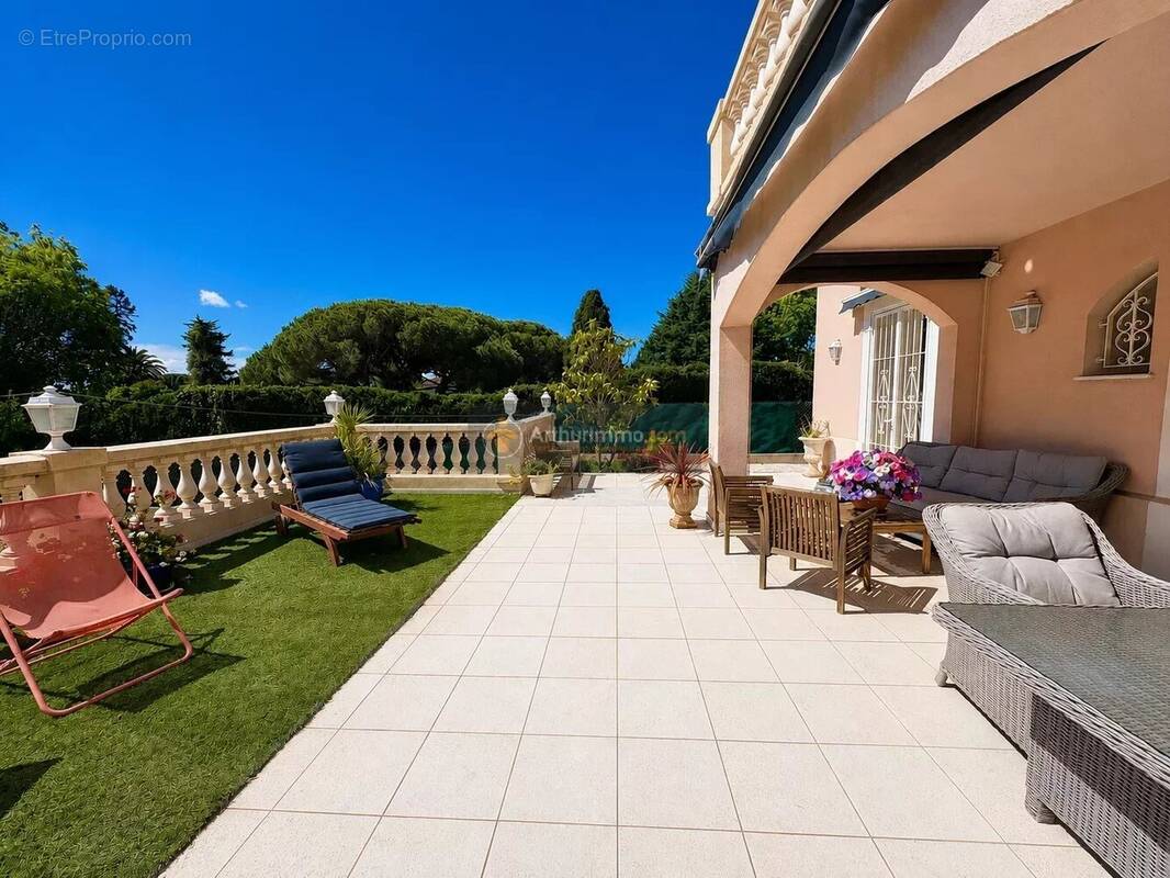 Maison à FREJUS