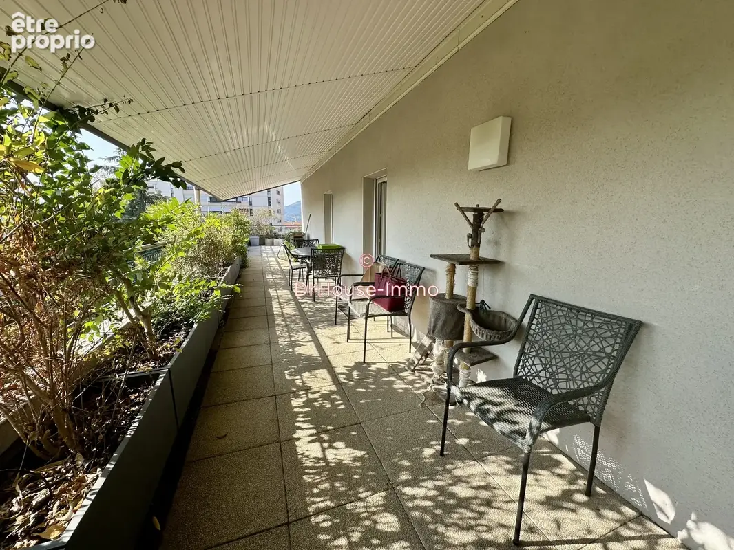 Appartement 142 m² à Valence  - photo 2