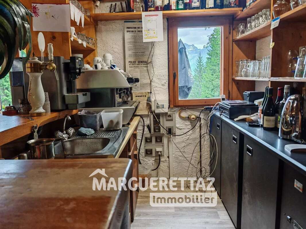 Commerce à SIXT-FER-A-CHEVAL