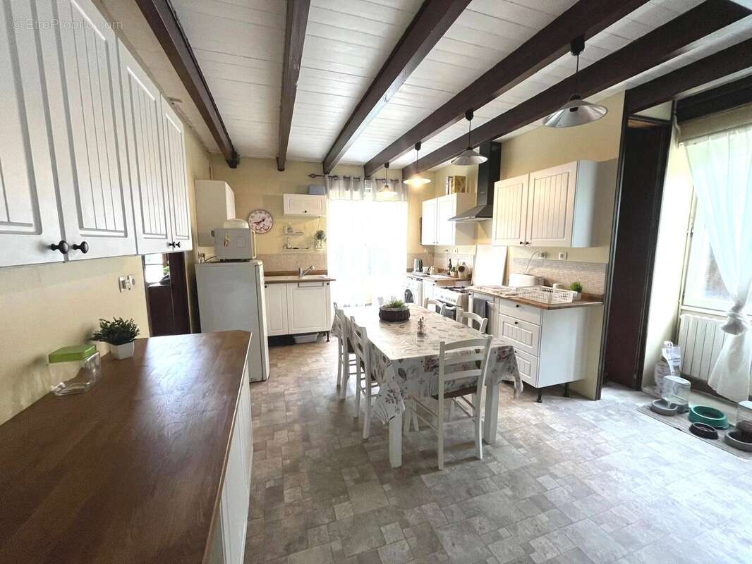 Maison à COURCOME