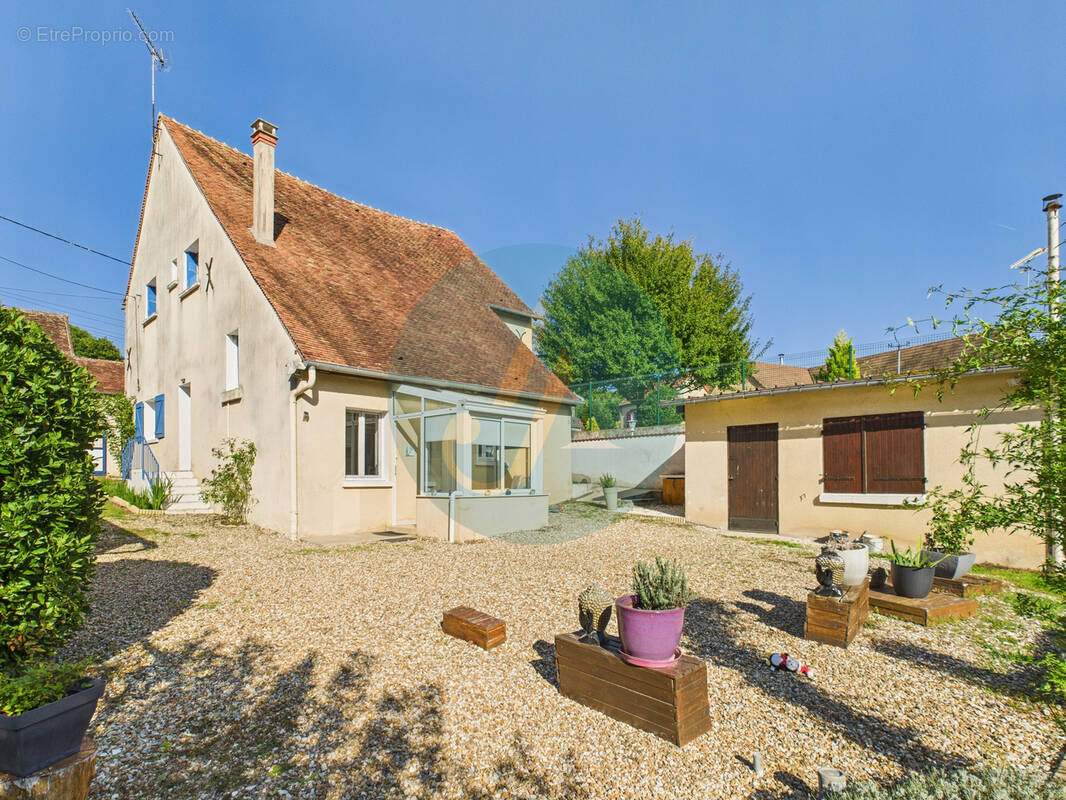 Maison à SAINT-AMAND-EN-PUISAYE