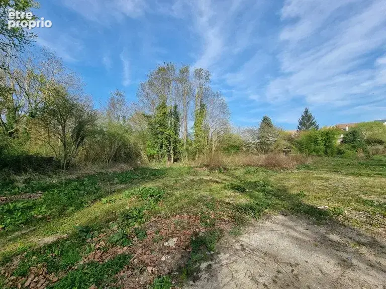 Photo Terrain à Villiers-Saint-Frederic au prix de 243 000€
