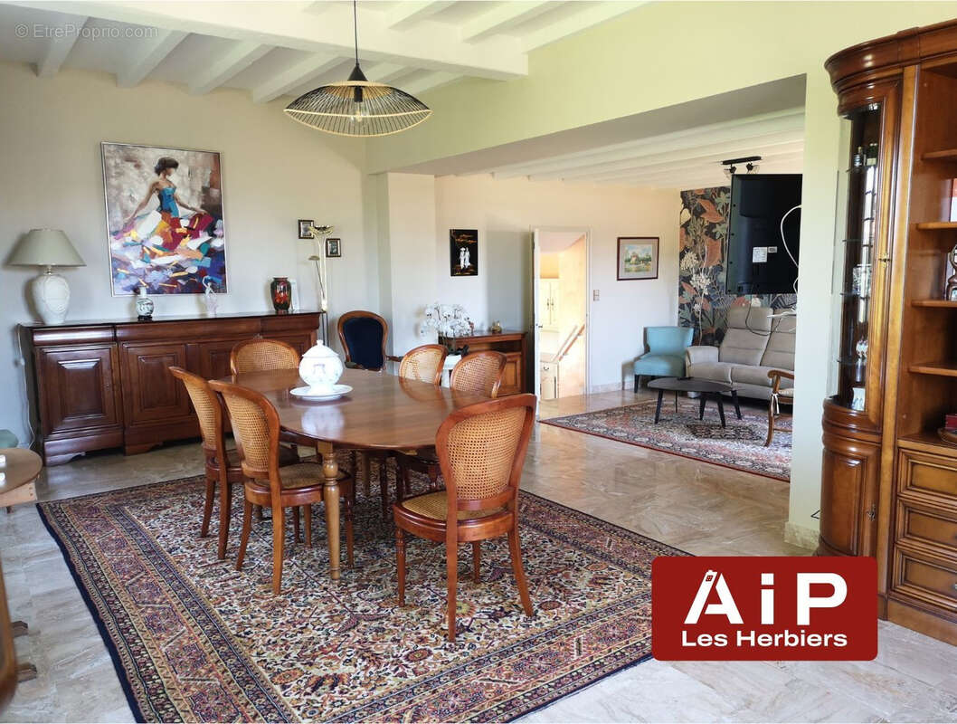Maison familiale 246 m2 - 4 chbr - double garage - photo 3