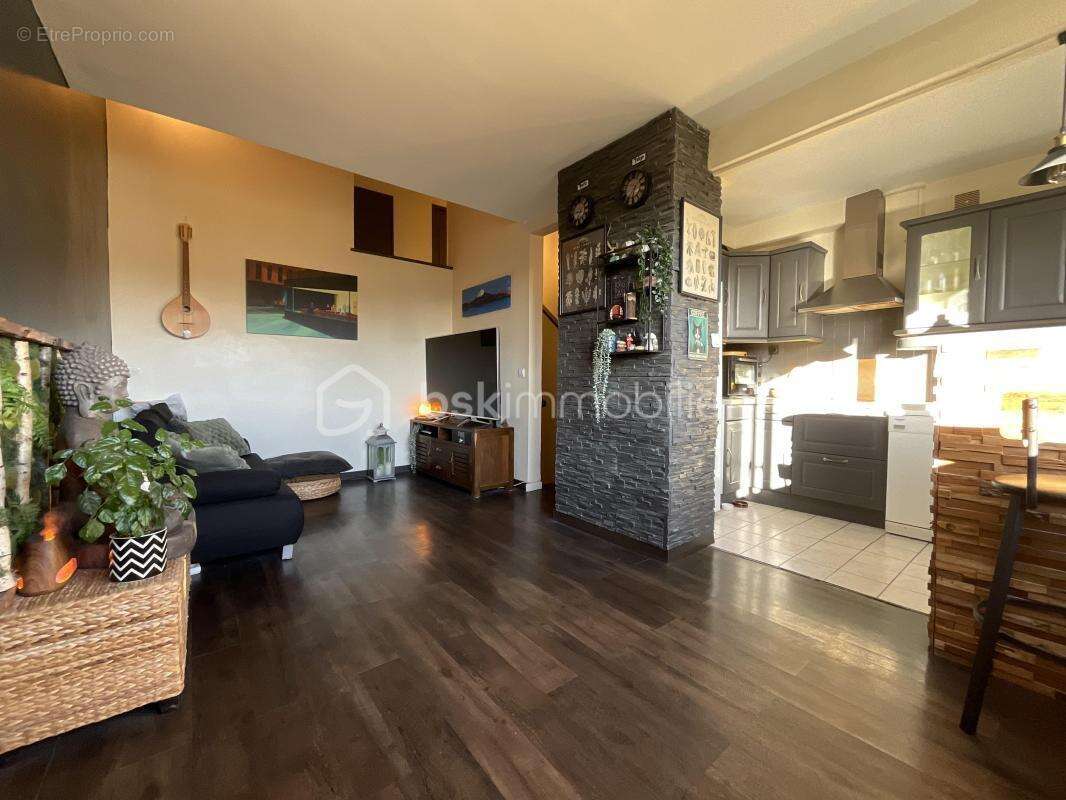 Appartement à FRESNES