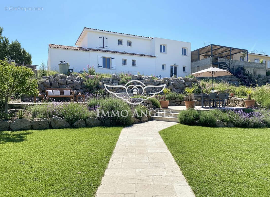 Maison à COURNONSEC