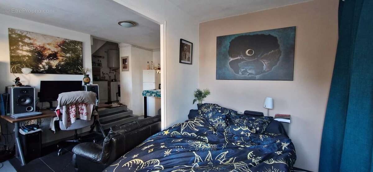 Appartement à VENEUX-LES-SABLONS