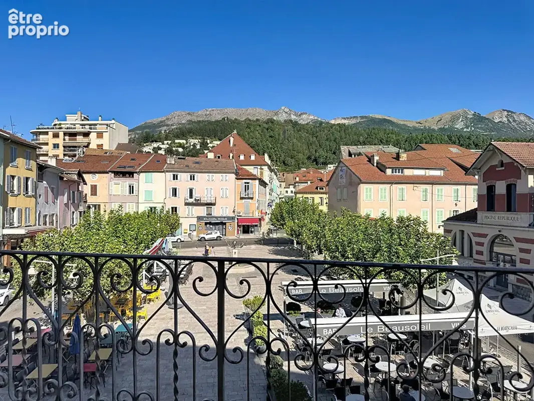 Appartement T3 avec balcons - Centre-ville de Gap ! - photo 8