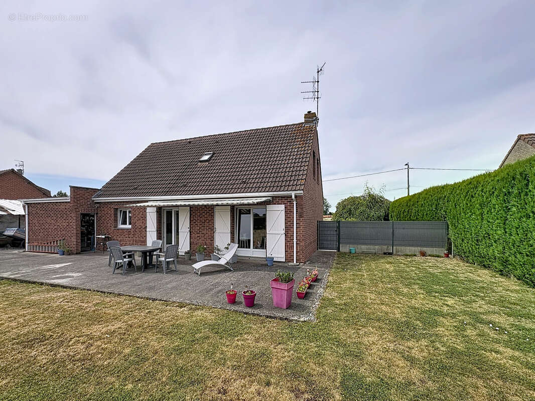 Maison individuelle sur une parcelle de 1181m2 - photo 2