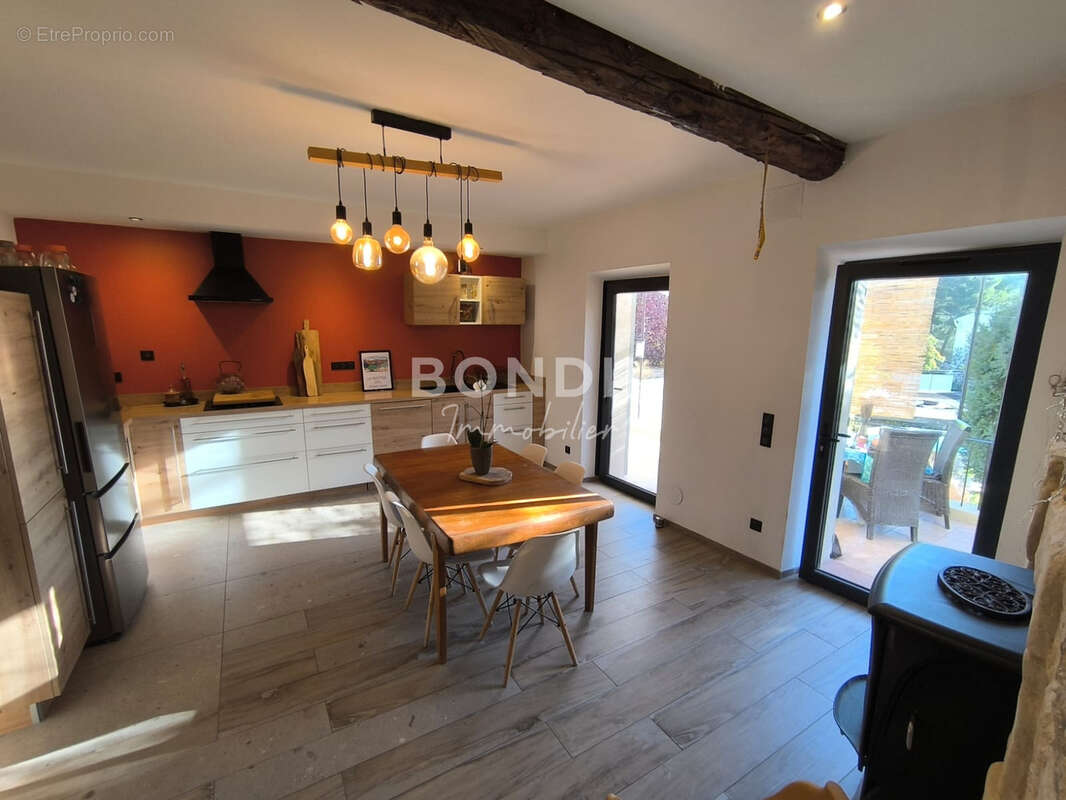 Maison à LA BASTIDE-DES-JOURDANS