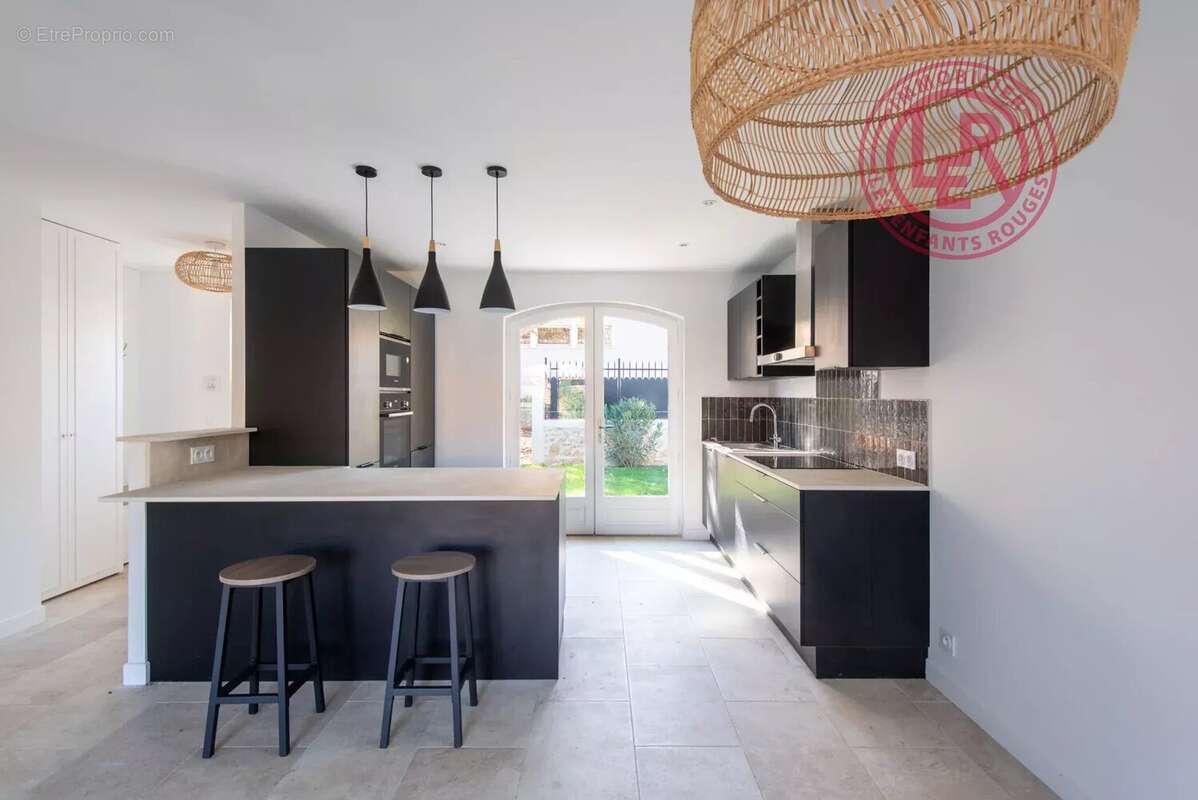 Appartement à LE PUY-SAINTE-REPARADE