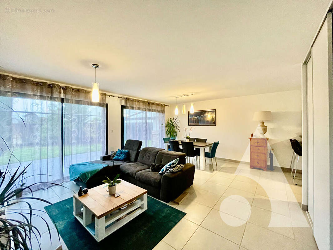 Maison à SAINTE-SAVINE