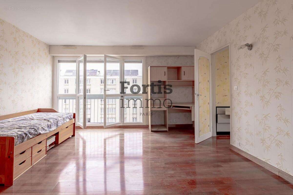 Appartement à PARIS-19E