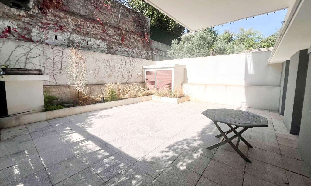 Appartement à MARSEILLE-4E