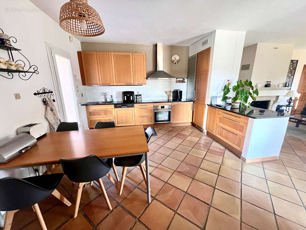 Belle maison  Etang de l'Olivier sur 4000 M2 de terrain divisible et constructible - photo 10