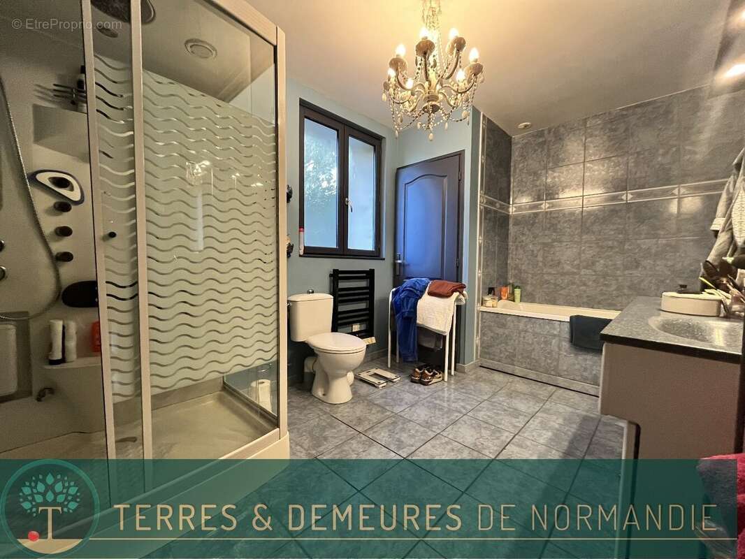 Maison à MEZIDON-CANON