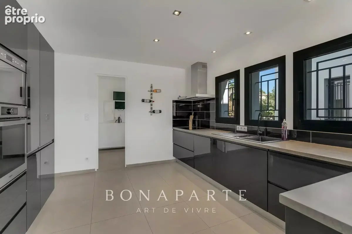 Proche sainte maxime - spacieuse villa contemporaine de 4 chambres - photo 7