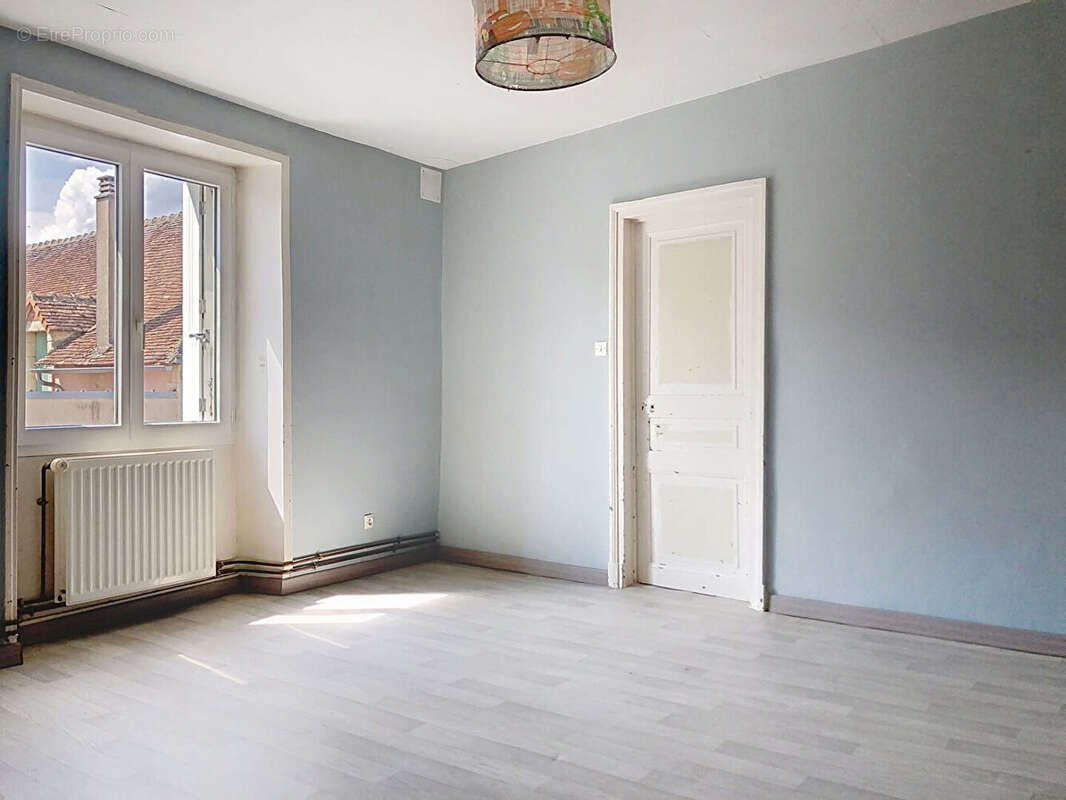 Maison à TOURNON-SAINT-MARTIN