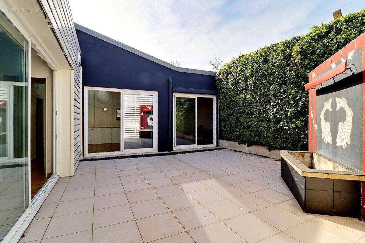Photo Maison à Sainte-Genevieve-Des-Bois au prix de 550 000€