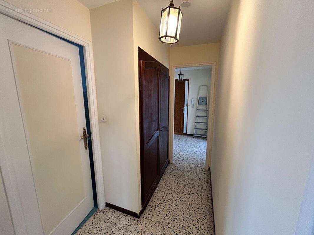 Marseille 9  dromel  type  3 /4  de 70 m2 au 7 ieme etage - photo 14