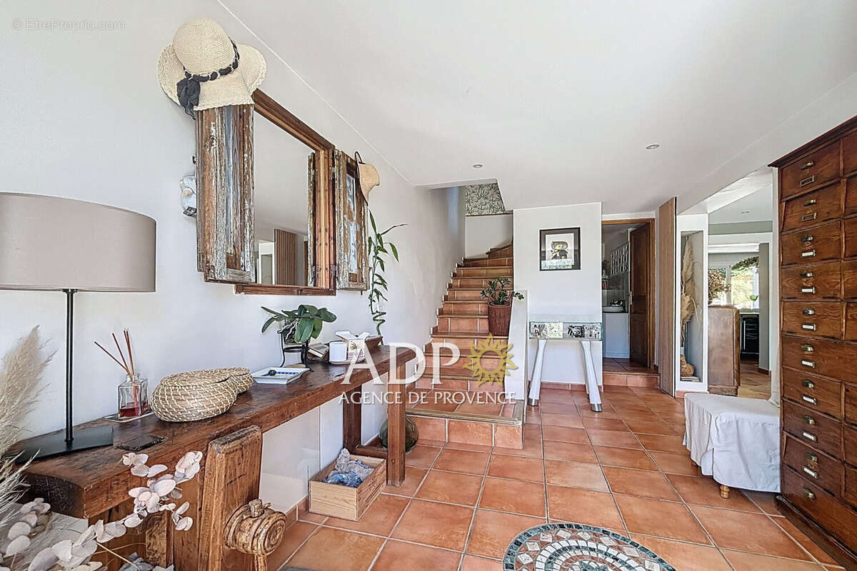 Maison à CHATEAUNEUF-GRASSE