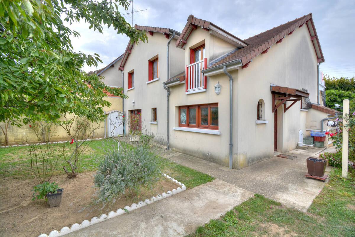 Maison à SAVIGNY-SUR-ORGE