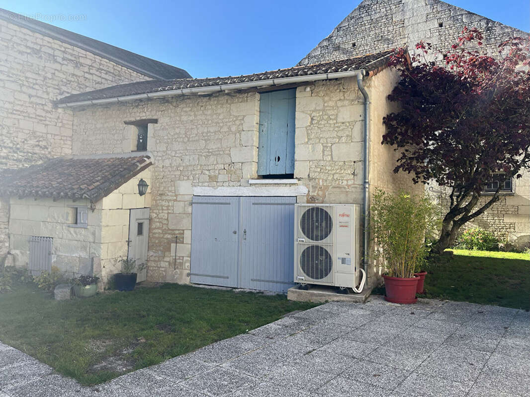 Maison à MONTS-SUR-GUESNES