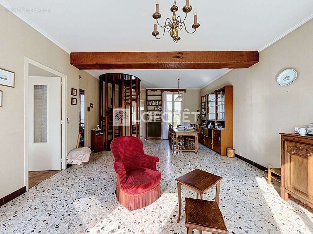 Chatou limite Le Vésinet -  Maison familiale 5 chambres avec jardin, sous-sol total et proche gare Vésinet-Le Pecq - photo 3