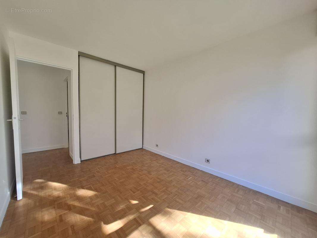 Appartement à LA GARENNE-COLOMBES
