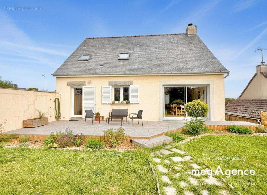 Maison à DONVILLE-LES-BAINS