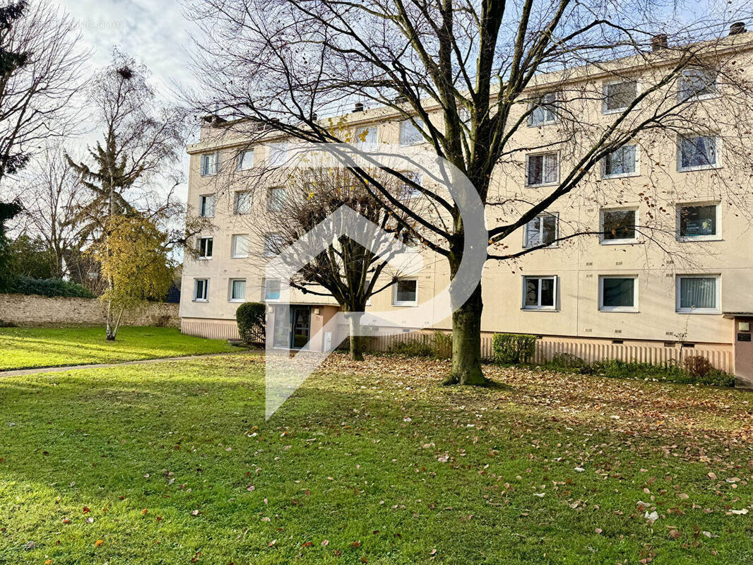 Appartement à MAURECOURT