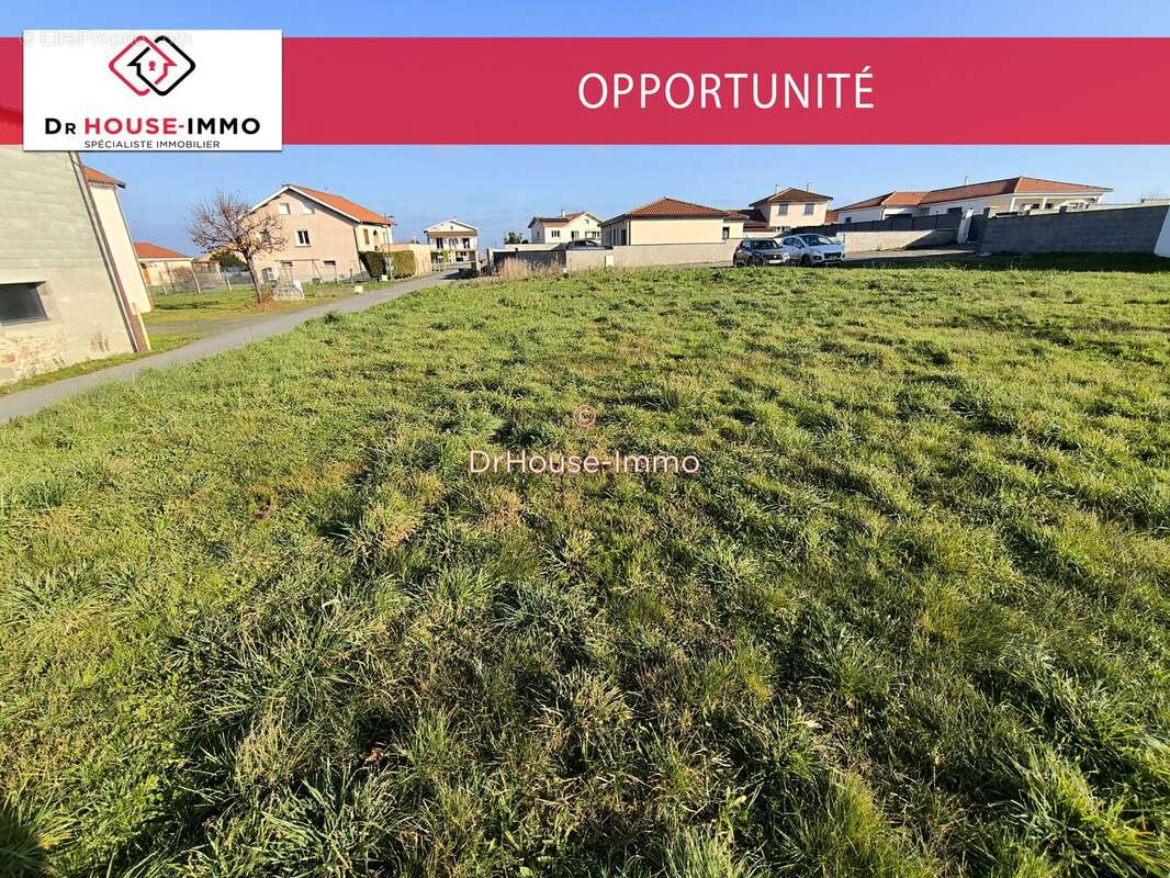 Terrain à SAINT-THOMAS-LA-GARDE