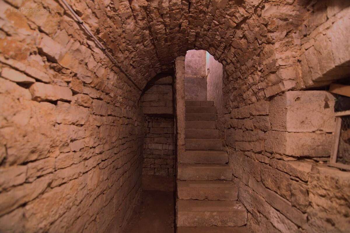 Maison en pierre à rénover,  dépendance, cave voûtée - photo 18