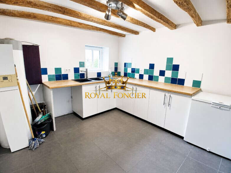 Maison 165 m² à Dange-Saint-Romain  - photo 6