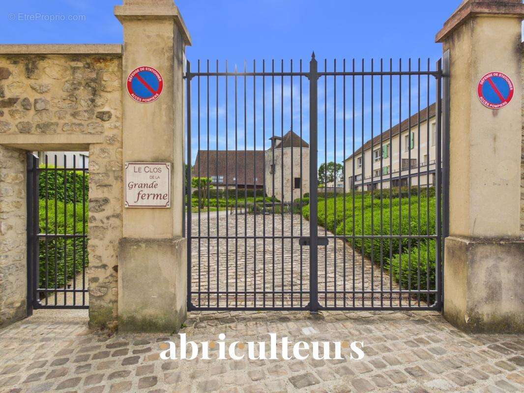 Appartement T2 de 44 m² au 1er étage avec vue dégagée – Résidence de standing au calme à Survilliers - photo 2
