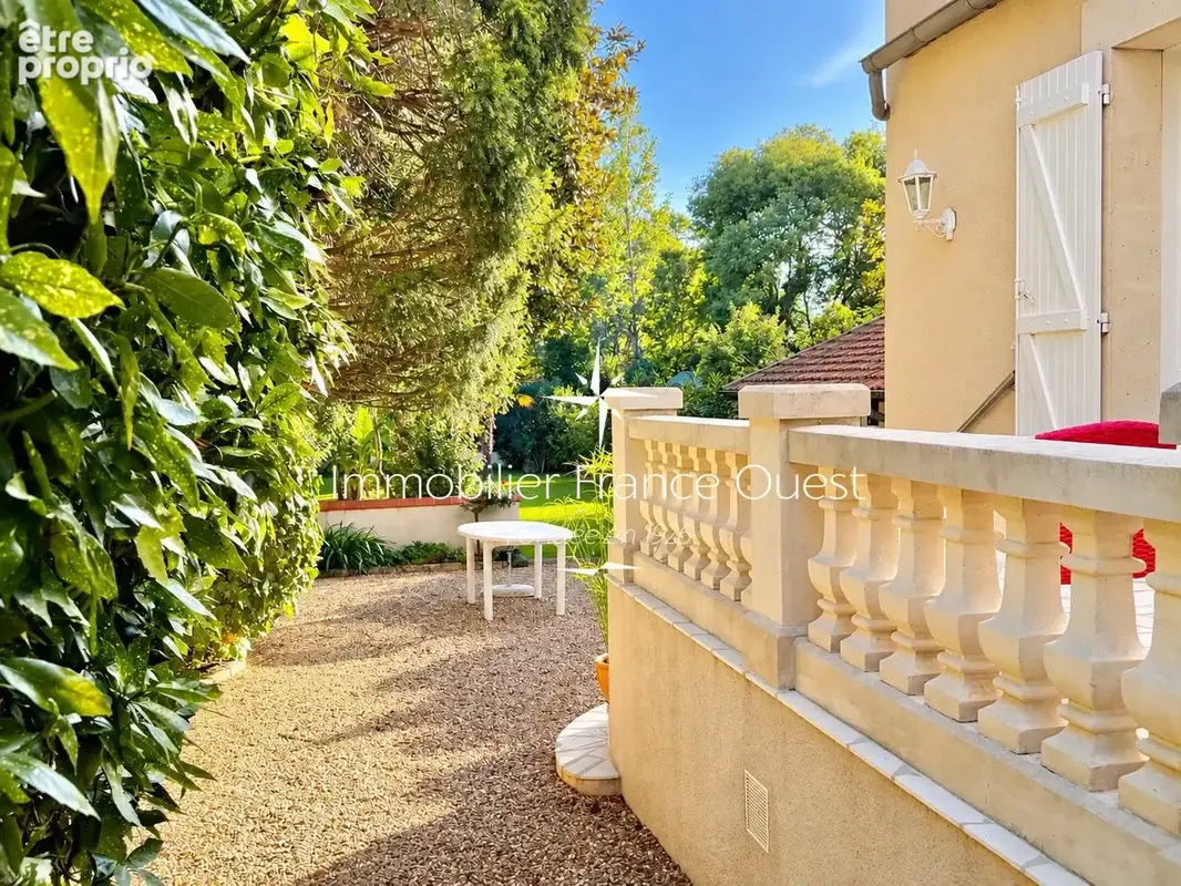 Maison bourgeoise avec magnifique jardin et accès rivière privé - photo 8