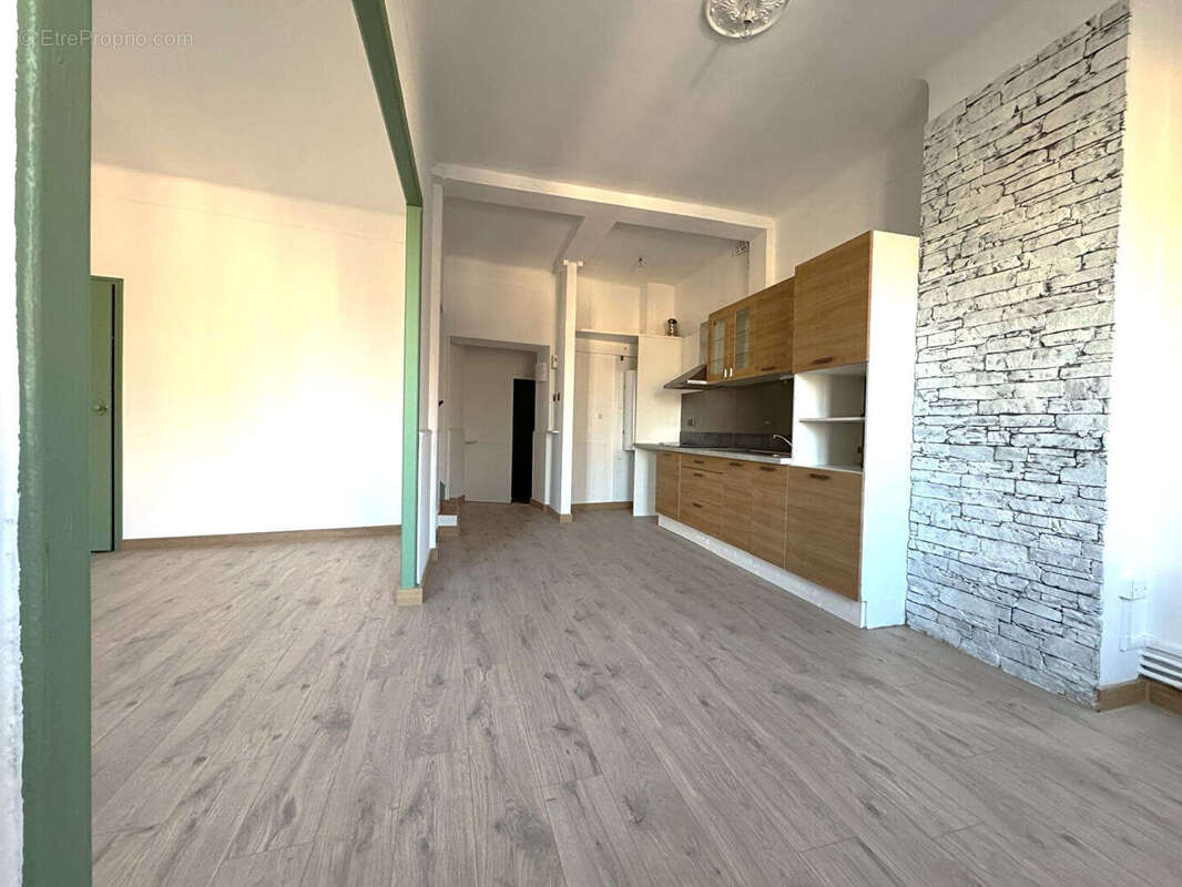Immeuble Bagnols sur Cèze - 9 pièces - 178 m² - photo 4