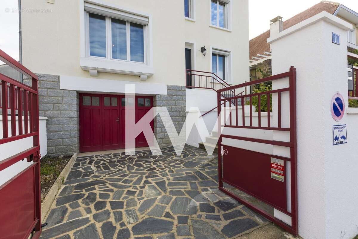 Maison à PIERRE-BUFFIERE