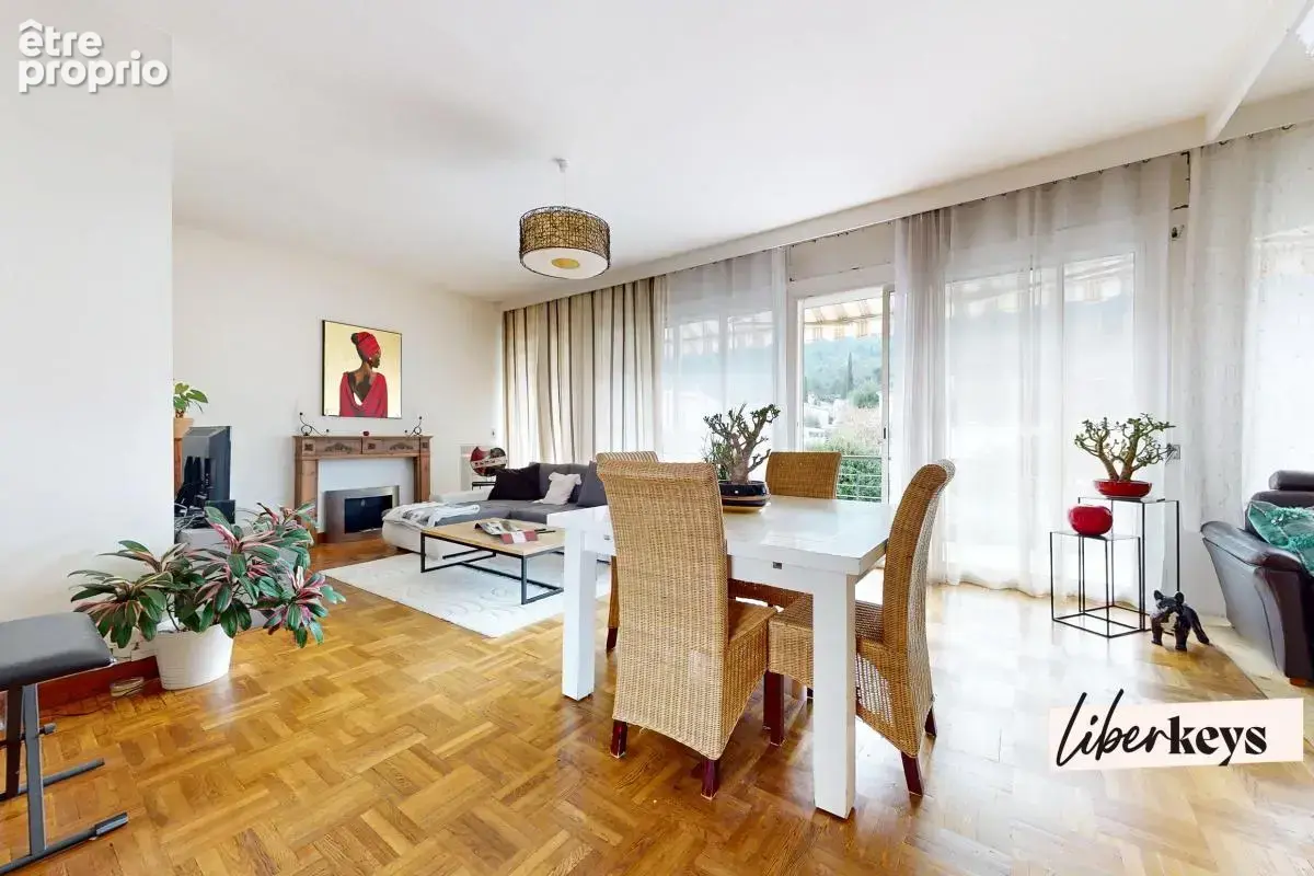 199 m²  Maison d’Architecte  Piscine 12 m  4 Chambres  Garage - photo 4