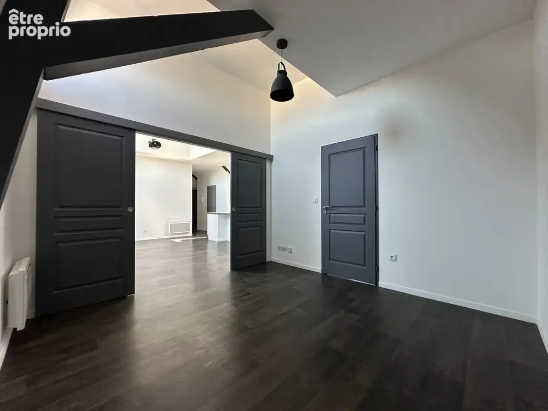 ULTRA-CENTRE SAUMUR, Appartement lumineux rénové de 82m² avec stationnement sécurisé et cave - photo 10