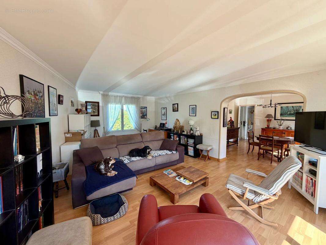 Maison de 8 pièces de 141 m² à La Chapelle-Saint-Laurent - photo 3