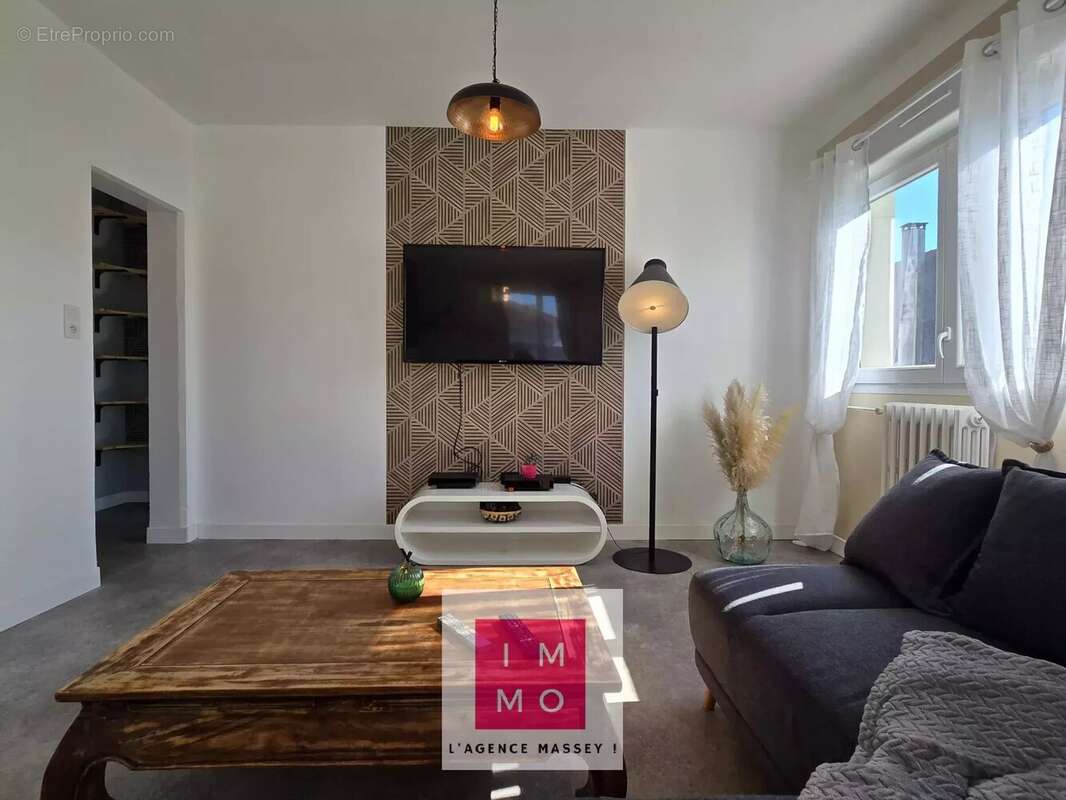 Appartement à AUREILHAN