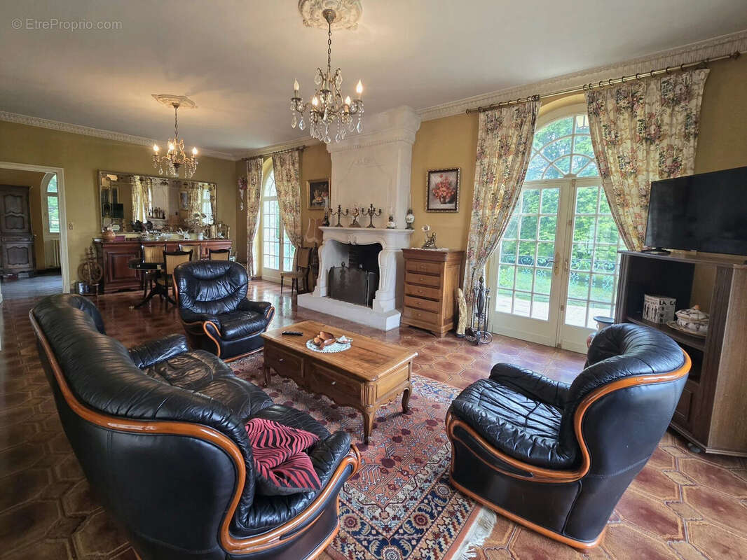 Maison à ROULLET-SAINT-ESTEPHE