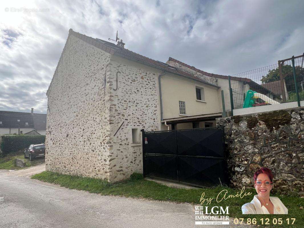 Maison à DOMPTIN
