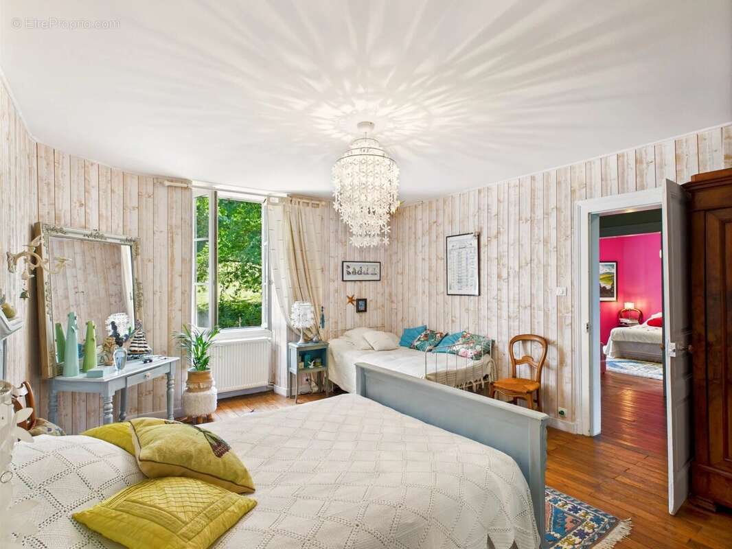 Maison de campagne surélevée avec grande grange et plus de 3 hectares de terrain - photo 13