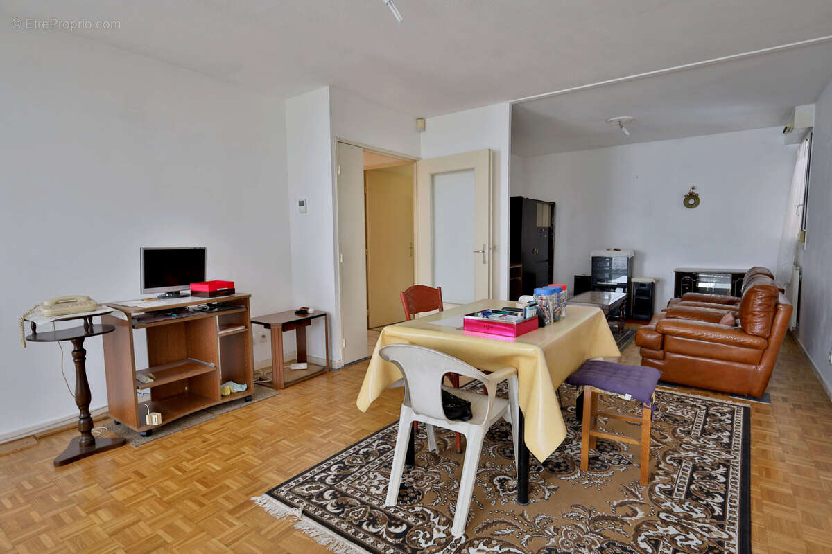 Appartement type T3 - 76,56 m2 habitables (loi carrez) - BALCON - GARAGE. - photo 3
