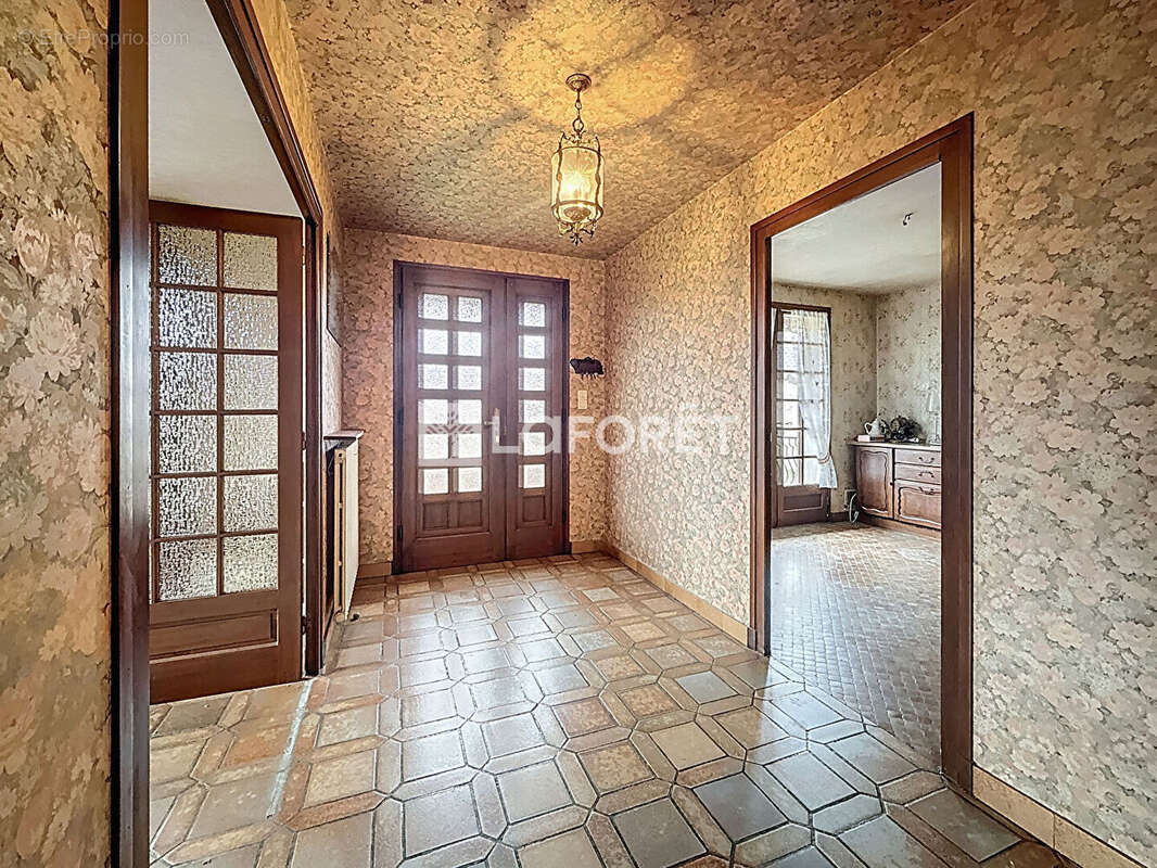 Maison à SAINT-JULIEN-SUR-REYSSOUZE