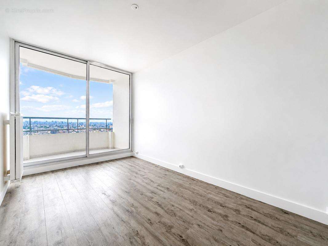 Appartement Rénové avec balcon Vue Panoramique - Quartier Chapelle, Paris - photo 9