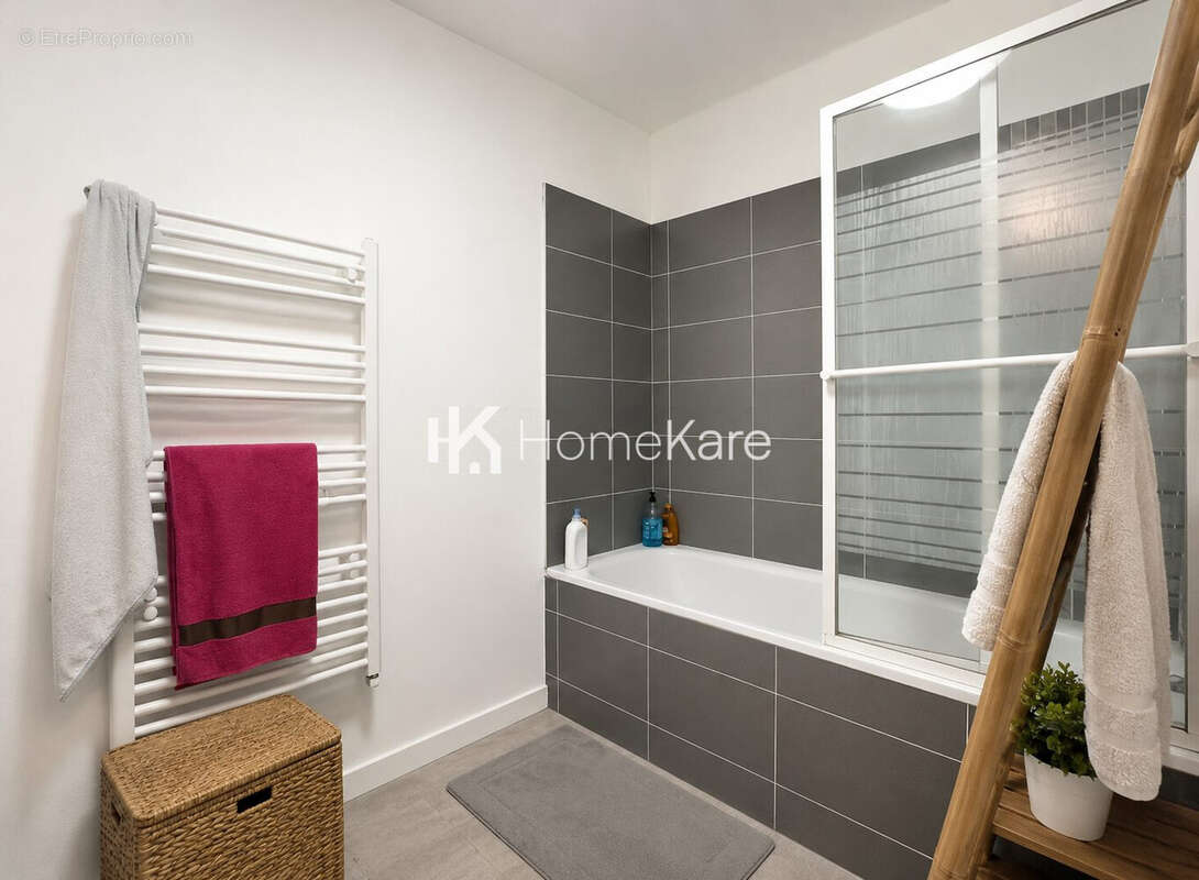 Appartement 76 m² à Cenon  - photo 6